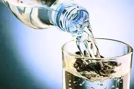 boire eau verre